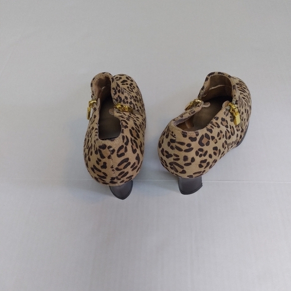 AJ Valenci Leopard Print Leather Heeled Ankle Booties Size 7 - Picture 4 of 10